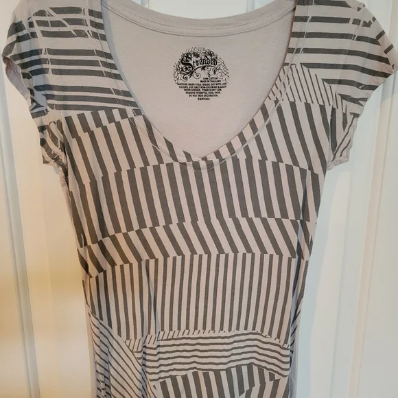 Stranded Distresed Look T-Shirt - Picture 3 of 5